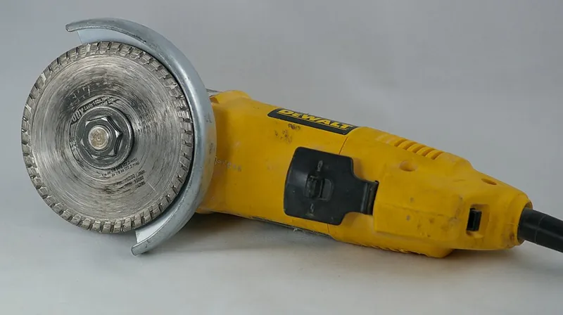УШМ (болгарка) DeWalt DWE4157 125 мм