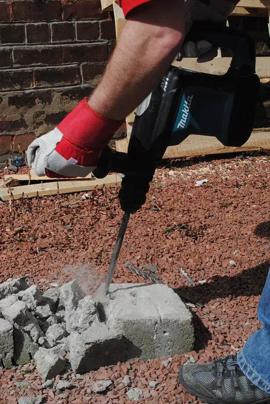 Перфоратор Makita HR2470